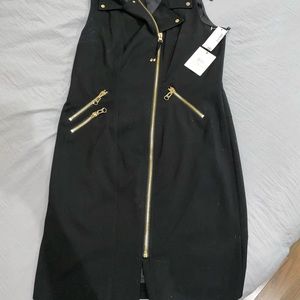 Black sleeveless dress